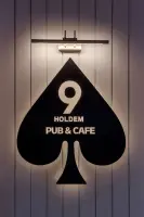 스페이드 로고가 돋보이는 홀덤 펍 카페 간판 디자인